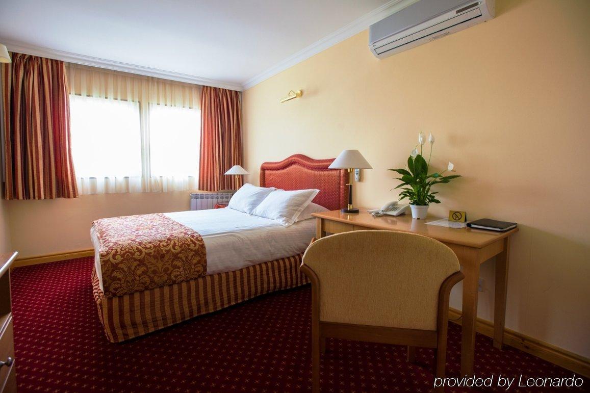 Chagala Atyrau Hotel Exteriör bild