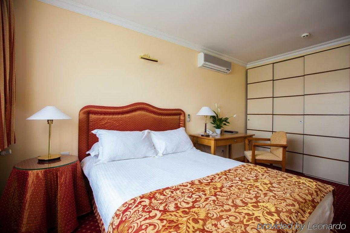 Chagala Atyrau Hotel Exteriör bild