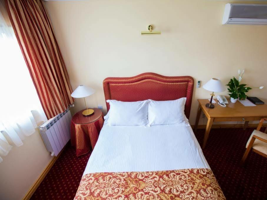 Chagala Atyrau Hotel Exteriör bild